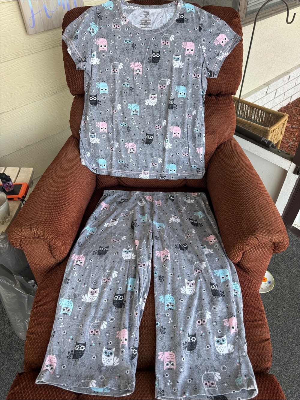 Secret Treasures Gray Owl-Print Short Sleeve Pajama Set with Capris Pants